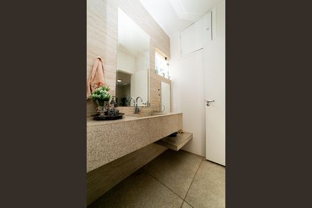 Apartamento para alugar com 260m², 3 quartos e 3 vagas Apartamento para alugar com 260m², 3 quartos e 3 vagasLavabo