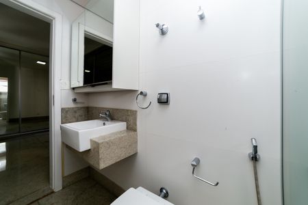 Apartamento para alugar com 260m², 3 quartos e 3 vagas Apartamento para alugar com 260m², 3 quartos e 3 vagasBanheiro da Suíte