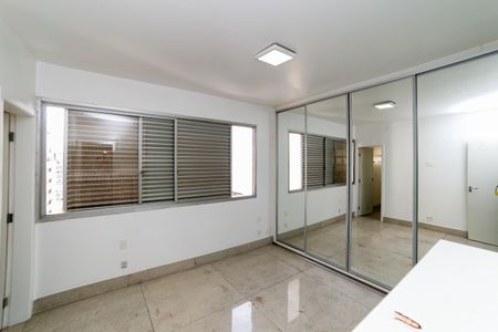 Apartamento para alugar com 260m², 3 quartos e 3 vagas Apartamento para alugar com 260m², 3 quartos e 3 vagasSuíte