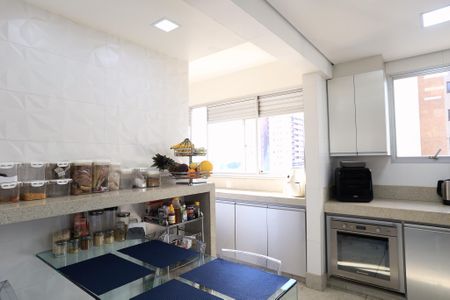 Apartamento para alugar com 260m², 4 quartos e 3 vagas Apartamento para alugar com 260m², 4 quartos e 3 vagasCozinha