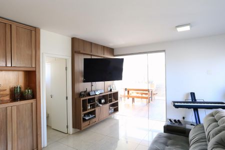 Apartamento para alugar com 260m², 4 quartos e 3 vagas Apartamento para alugar com 260m², 4 quartos e 3 vagasSala de TV