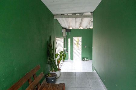 Casa à venda com 136m², 2 quartos e 2 vagas Casa à venda com 136m², 2 quartos e 2 vagasCorredor externo