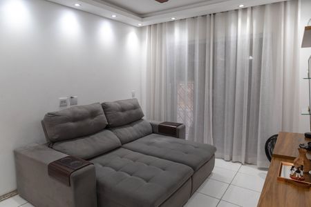 Casa à venda com 136m², 2 quartos e 2 vagas Casa à venda com 136m², 2 quartos e 2 vagasSala