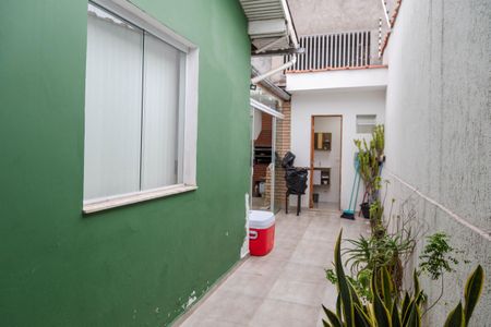 Casa à venda com 136m², 2 quartos e 2 vagas Casa à venda com 136m², 2 quartos e 2 vagasCorredor externo