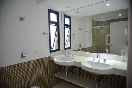 Apartamento à venda com 190m², 3 quartos e 3 vagasBanheiro Social