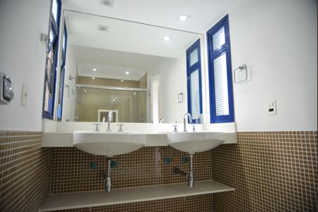 Apartamento à venda com 190m², 3 quartos e 3 vagasBanheiro Social