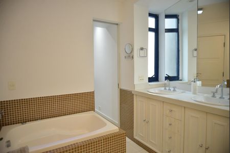 Apartamento à venda com 190m², 3 quartos e 3 vagasBanheiro da Suíte