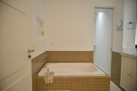 Apartamento à venda com 190m², 3 quartos e 3 vagasBanheiro da Suíte