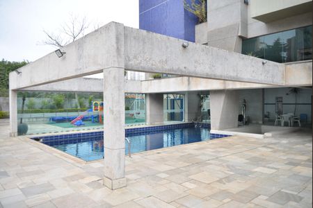Apartamento à venda com 190m², 3 quartos e 3 vagasÁrea comum - Piscina