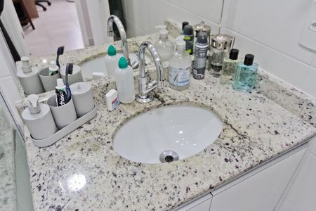 Apartamento à venda com 55m², 2 quartos e 1 vaga Apartamento à venda com 55m², 2 quartos e 1 vagaBanheiro