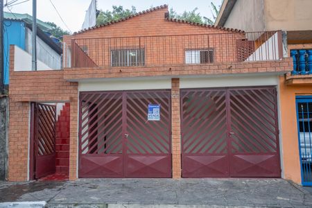 Casa à venda com 56m², 3 quartos e 2 vagasFachada + placa