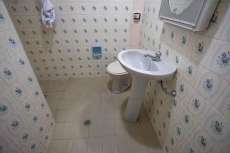 Casa à venda com 56m², 3 quartos e 2 vagasBanheiro