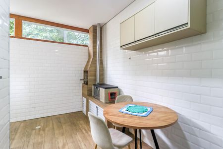 Casa de condomínio à venda com 127m², 3 quartos e 2 vagasChurrasqueira