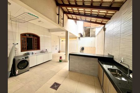 Casa à venda com 392m², 4 quartos e 2 vagas