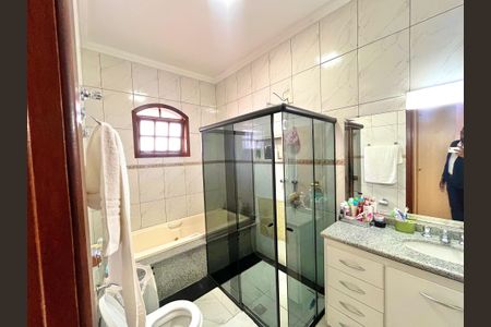 Casa à venda com 392m², 4 quartos e 2 vagas