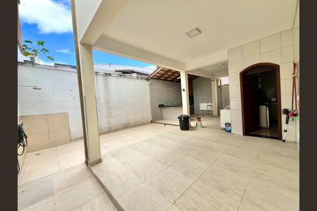 Casa à venda com 392m², 4 quartos e 2 vagas