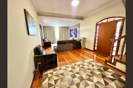 Casa à venda com 392m², 4 quartos e 2 vagas