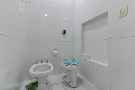 Apartamento à venda com 215m², 4 quartos e 1 vaga Apartamento à venda com 215m², 4 quartos e 1 vagaBanheiro Social