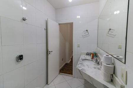Apartamento à venda com 215m², 4 quartos e 1 vaga Apartamento à venda com 215m², 4 quartos e 1 vagaBanheiro do Quarto 1