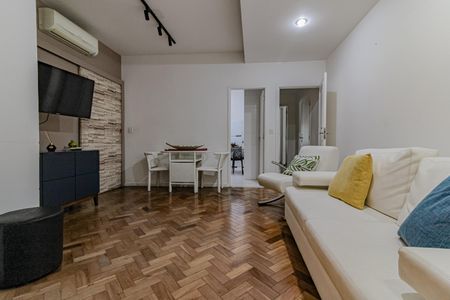 Apartamento à venda com 215m², 4 quartos e 1 vaga Apartamento à venda com 215m², 4 quartos e 1 vagaSala de TV