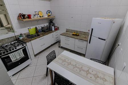Apartamento à venda com 215m², 4 quartos e 1 vaga Apartamento à venda com 215m², 4 quartos e 1 vagaCozinha