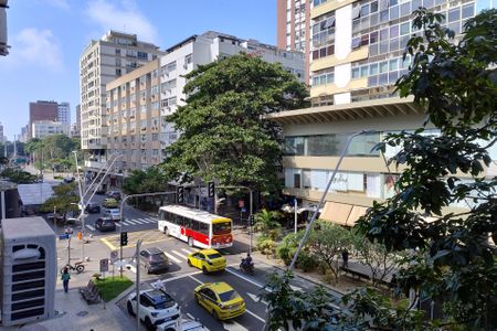 Apartamento à venda com 215m², 4 quartos e 1 vaga Apartamento à venda com 215m², 4 quartos e 1 vagaVista da Sala