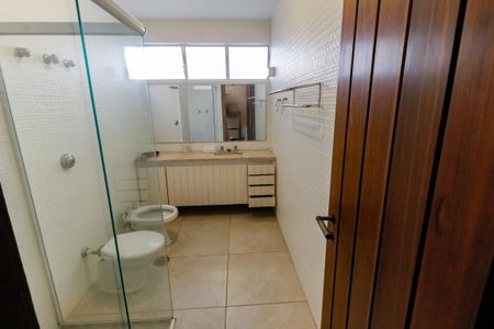 Casa para alugar com 370m², 4 quartos e 2 vagasBanheiro Social
