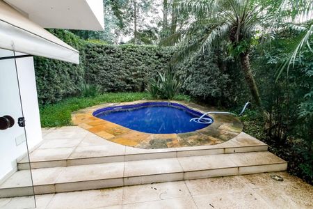 Casa para alugar com 370m², 4 quartos e 2 vagasÁrea comum - Piscina