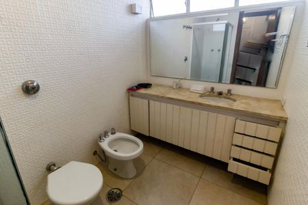 Casa para alugar com 370m², 4 quartos e 2 vagasBanheiro Social