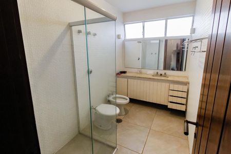 Casa para alugar com 370m², 4 quartos e 2 vagasBanheiro Social
