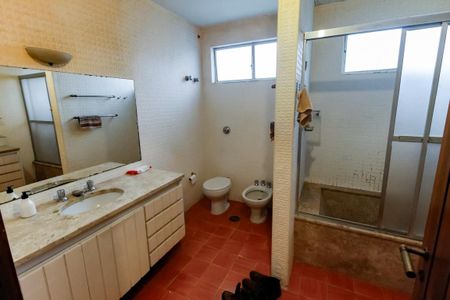 Casa para alugar com 370m², 4 quartos e 2 vagasBanheiro da Suíte 1