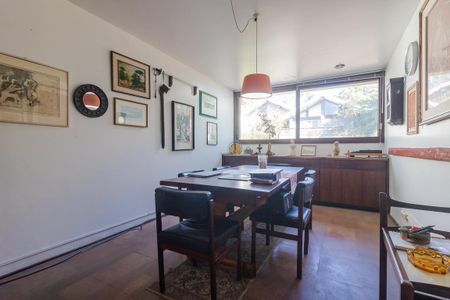 Casa de condomínio à venda com 400m², 4 quartos e 3 vagasSala de jantar