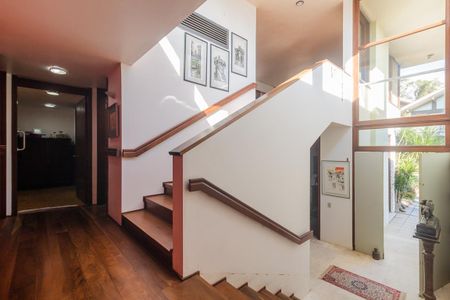 Casa de condomínio à venda com 400m², 4 quartos e 3 vagasCorredor