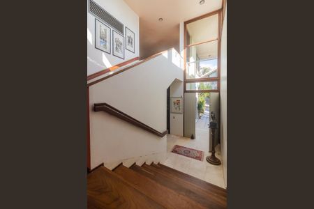 Casa de condomínio à venda com 400m², 4 quartos e 3 vagasCorredor