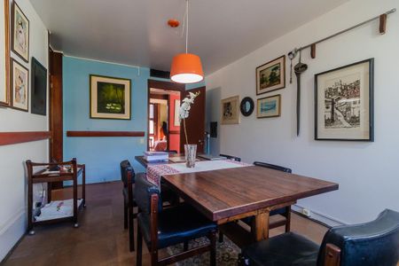 Casa de condomínio à venda com 400m², 4 quartos e 3 vagasSala de jantar