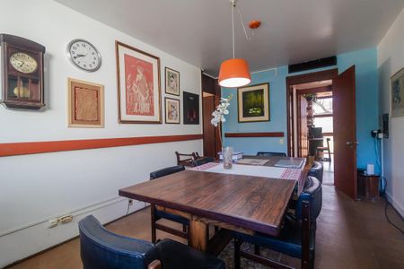 Casa de condomínio à venda com 400m², 4 quartos e 3 vagasSala de jantar