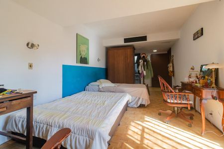 Casa de condomínio à venda com 400m², 4 quartos e 3 vagasSuíte