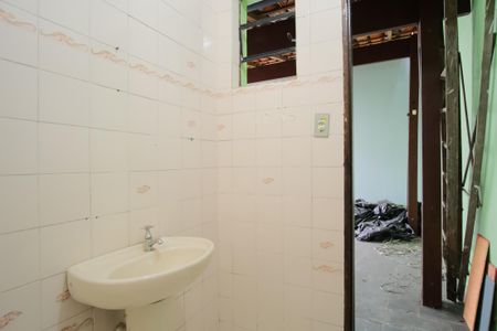 Casa à venda com 250m², 3 quartos e 4 vagasBanheiro de serviço