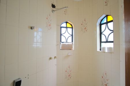 Casa à venda com 250m², 3 quartos e 4 vagasBanheiro da Suíte americana 1 e 2