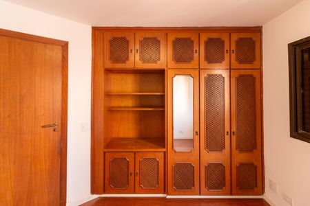 Apartamento à venda com 283m², 4 quartos e 4 vagas Apartamento à venda com 283m², 4 quartos e 4 vagasQuarto 2