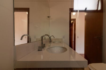 Apartamento à venda com 283m², 4 quartos e 4 vagas Apartamento à venda com 283m², 4 quartos e 4 vagasBanheiro da Suíte 1