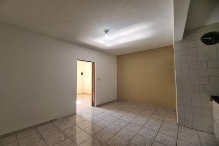 Casa para alugar com 65m², 1 quarto e sem vaga Casa para alugar com 65m², 1 quarto e sem vagaSala