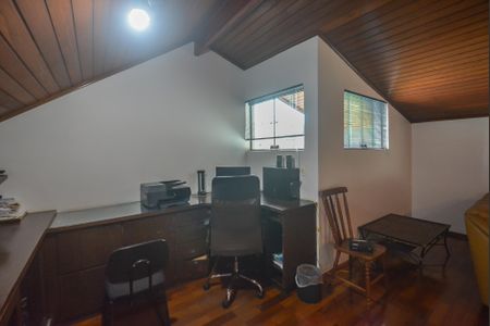 Casa à venda com 297m², 3 quartos e 5 vagasEscritório