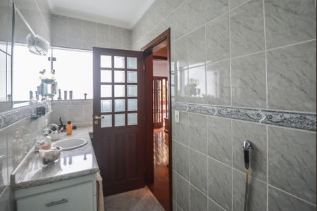 Casa à venda com 297m², 3 quartos e 5 vagasBanheiro da Suíte 2