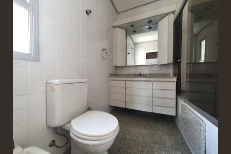 Apartamento à venda com 170m², 3 quartos e 3 vagas Apartamento à venda com 170m², 3 quartos e 3 vagasBanheiro da suíte 1