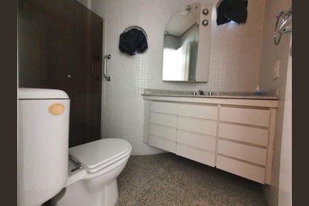Apartamento à venda com 170m², 3 quartos e 3 vagas Apartamento à venda com 170m², 3 quartos e 3 vagasBanheiro da suíte 2