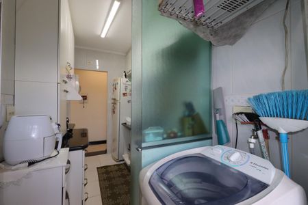 Apartamento à venda com 64m², 3 quartos e 1 vagaÁrea de Serviço