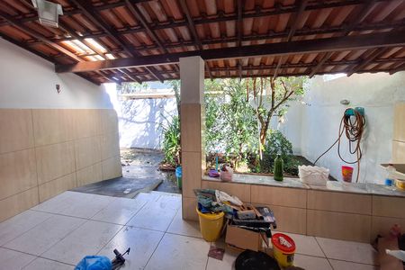 Casa para alugar com 101m², 2 quartos e sem vagaQuintal