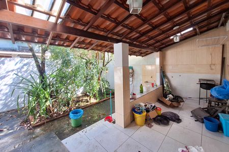 Casa para alugar com 101m², 2 quartos e sem vagaQuintal