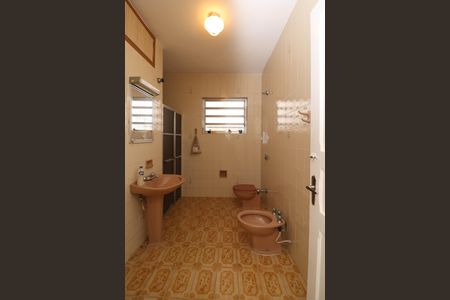 Casa à venda com 96m², 2 quartos e 3 vagasBanheiro